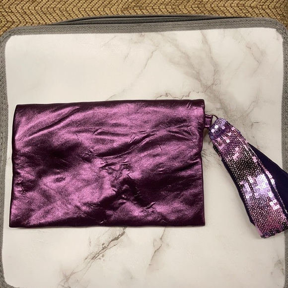 Metallic purple wristlet - Picture 2 of 3
